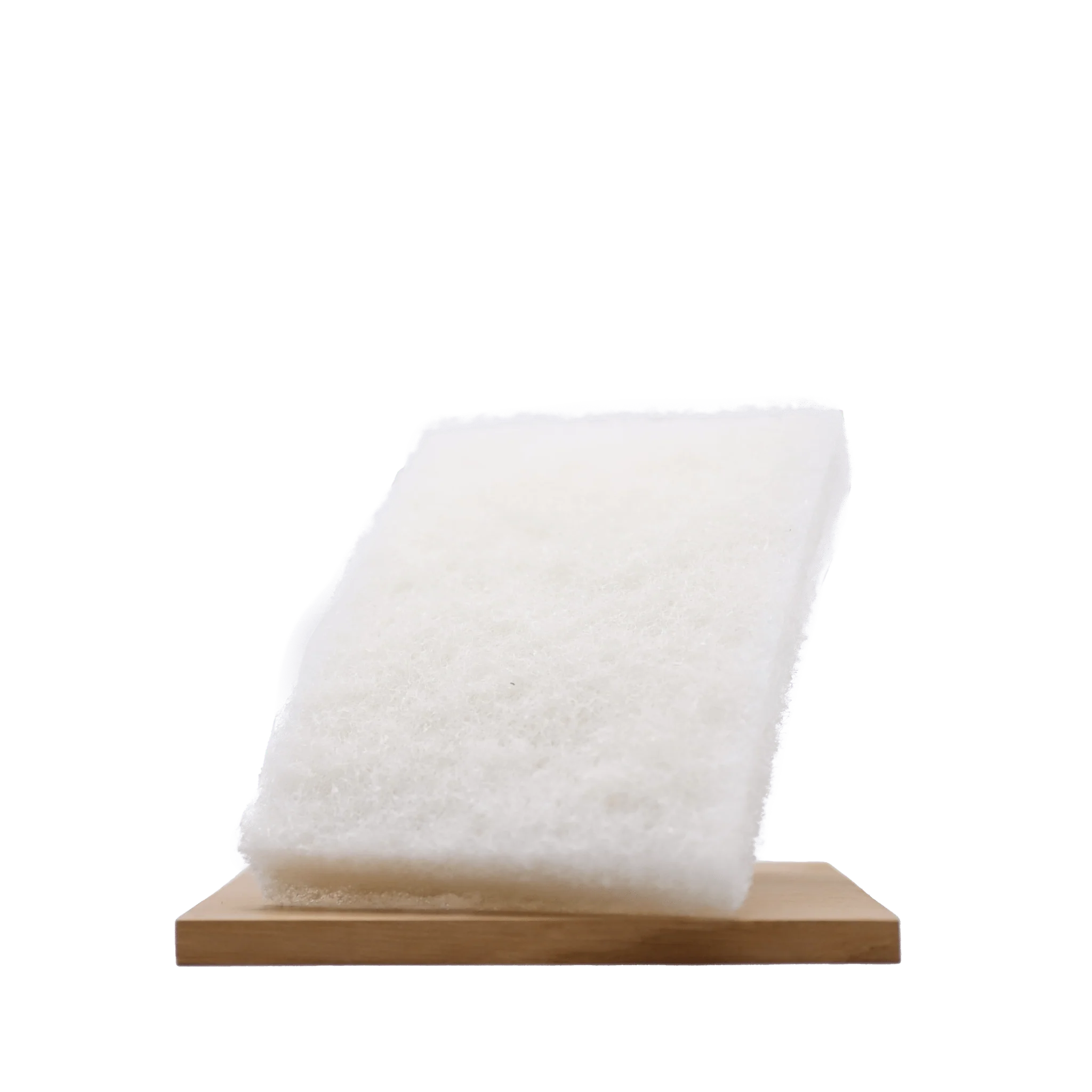 Hvid Rubio Monocoat scrubby påføringspad med tekstureret overflade på træplade.