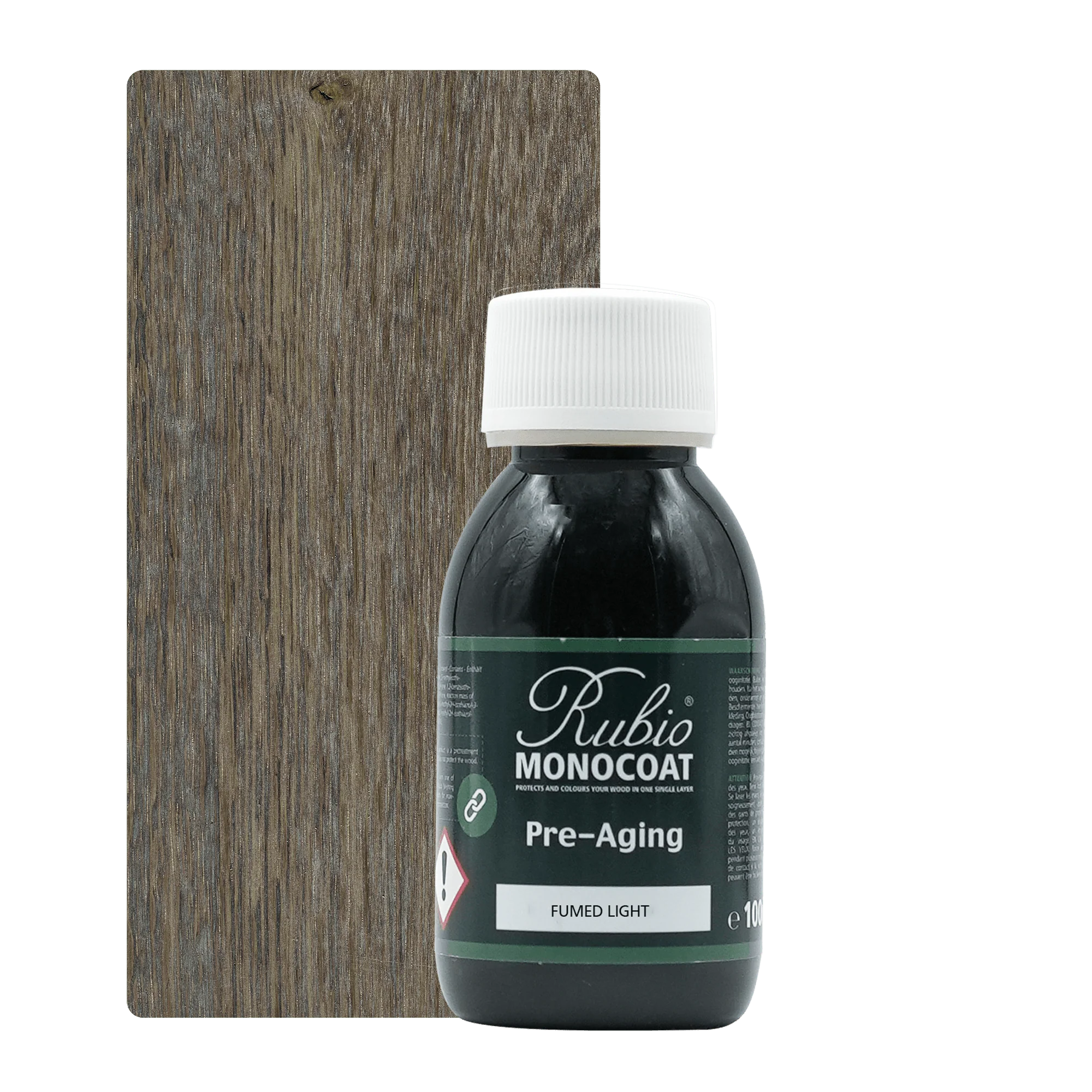 Sort flaske med hvid låg og etiket med teksten Rubio Monocoat Pre-Aging Fumed Light foran træprøve i gråbrun farve.