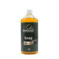 Gennemsigtig plastflaske med gul væske og sort etiket, 1 liter Rubio Monocoat Universal Soap.