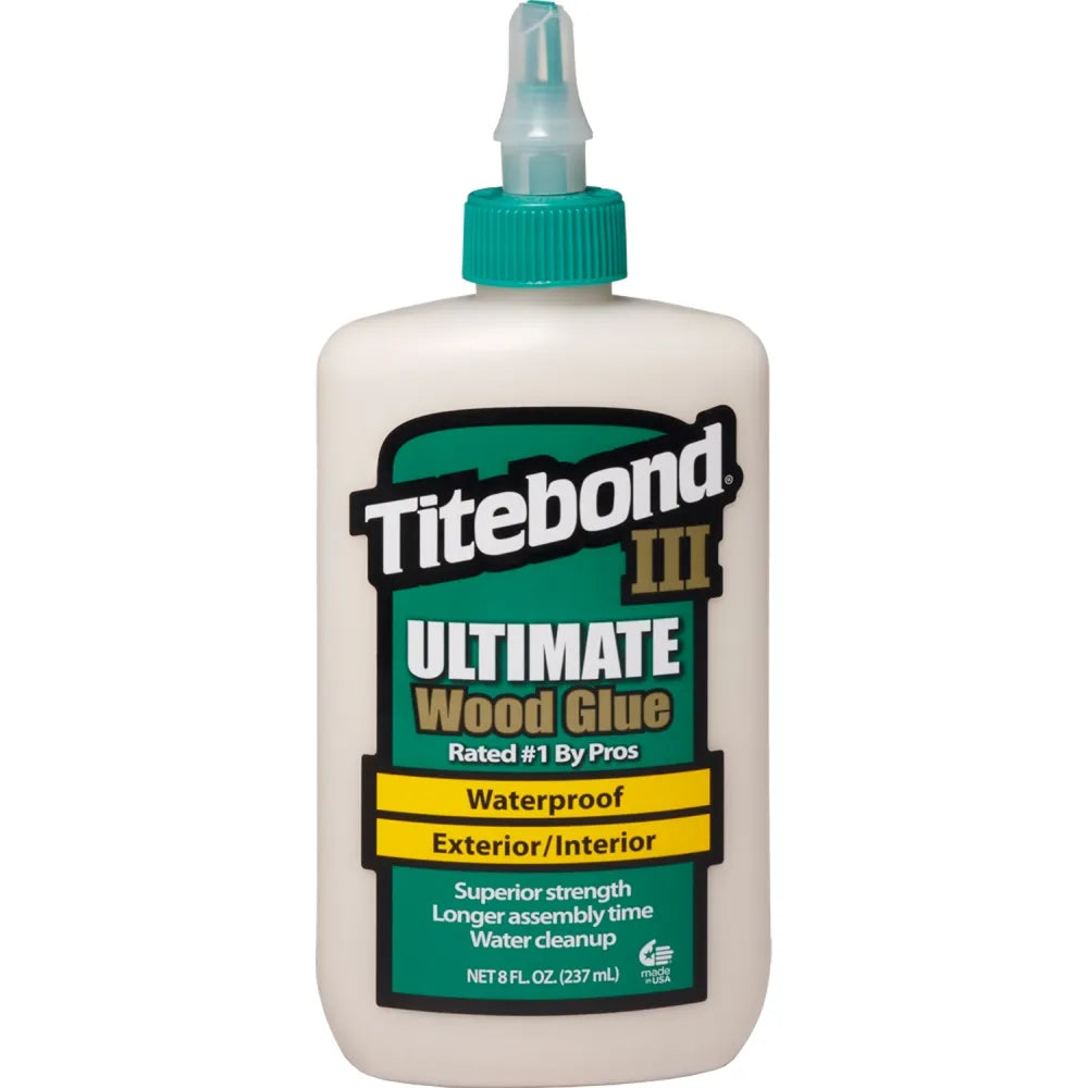 Hvid plastflaske med grøn skruelåg og tippespids, Titebond III Ultimate trælim label.